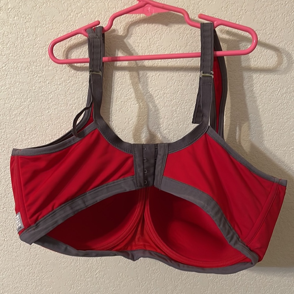 Natori Yogi Underwire Sports Bra (38 DDD/38F) - Picture 2 of 8